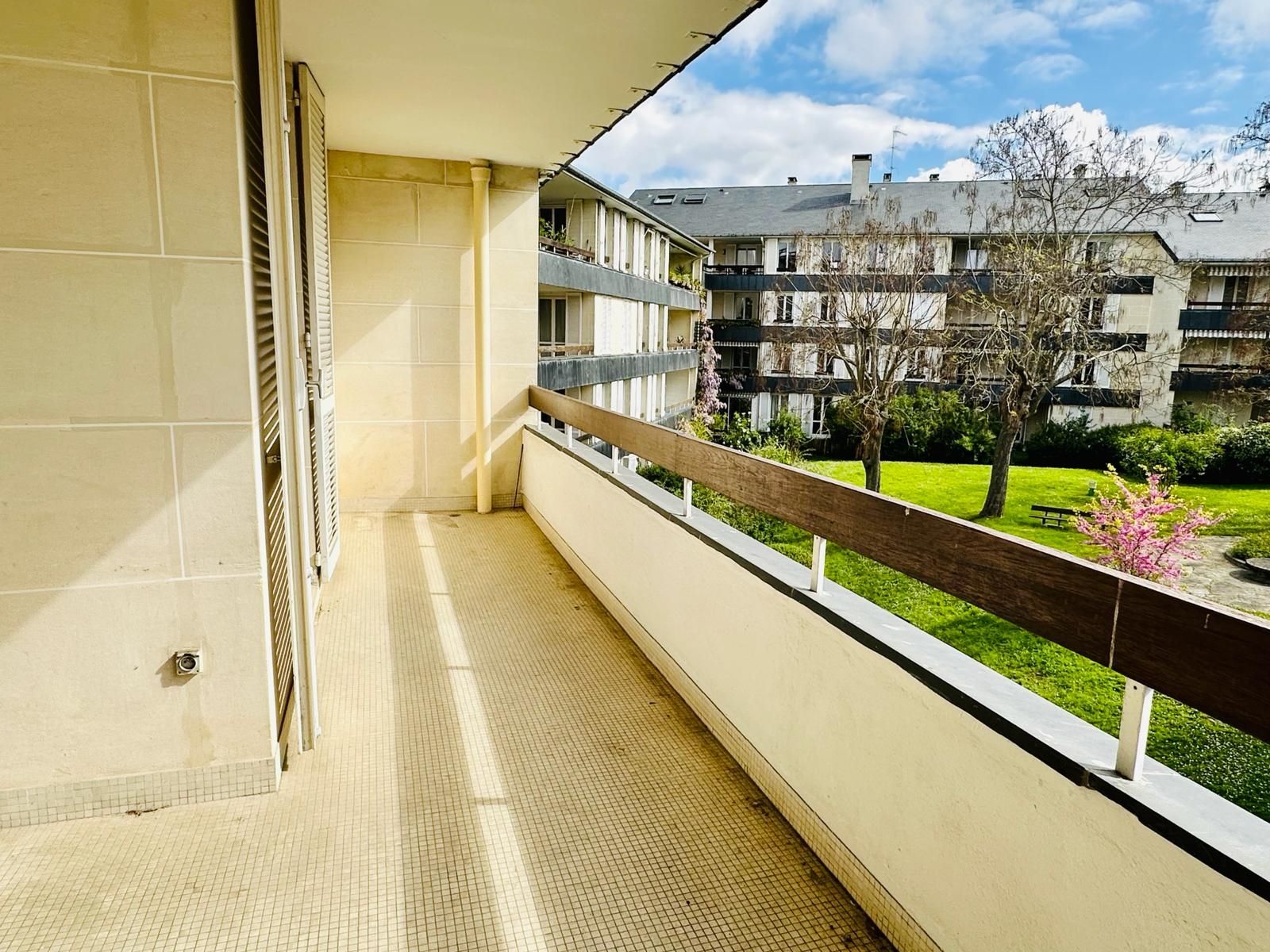 apartment 5 rooms for sale on LOUVECIENNES (78430)