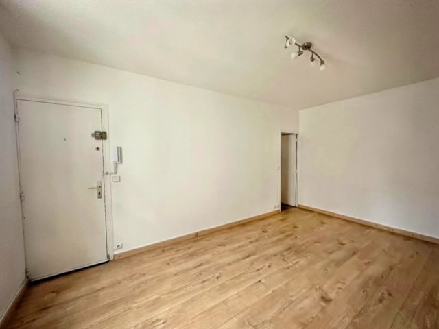 apartment 1 room for sale on Saint-Germain-en-Laye (78100)
