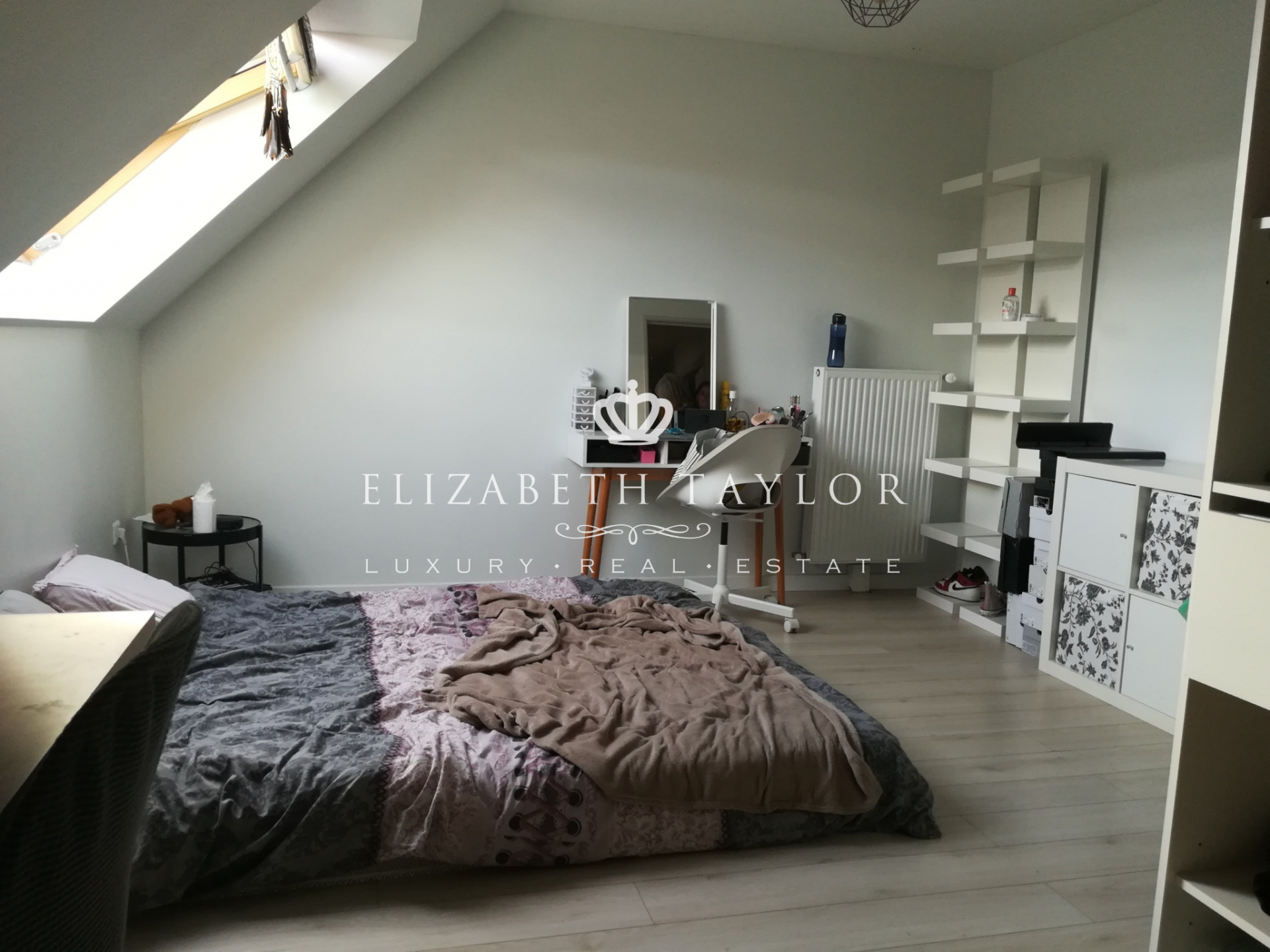 house 8 rooms for sale on Maurepas (78310)