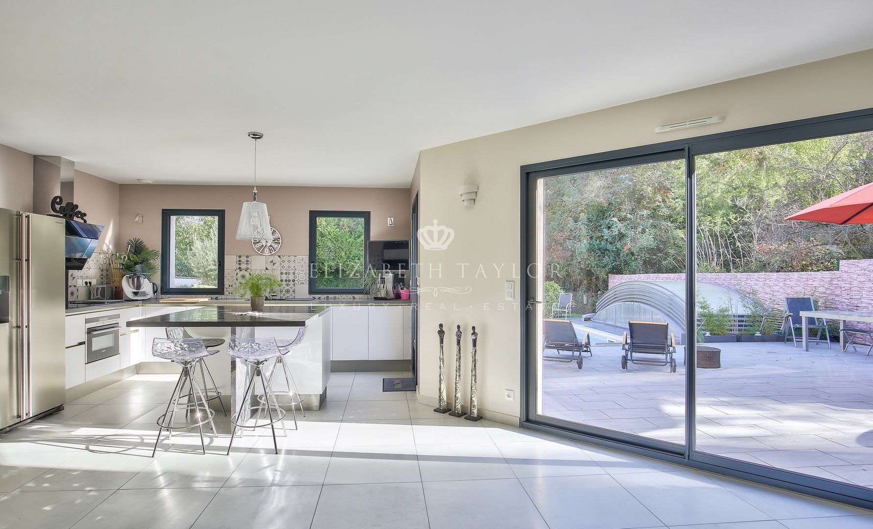 villa 10 rooms for sale on Orgeval (78630)
