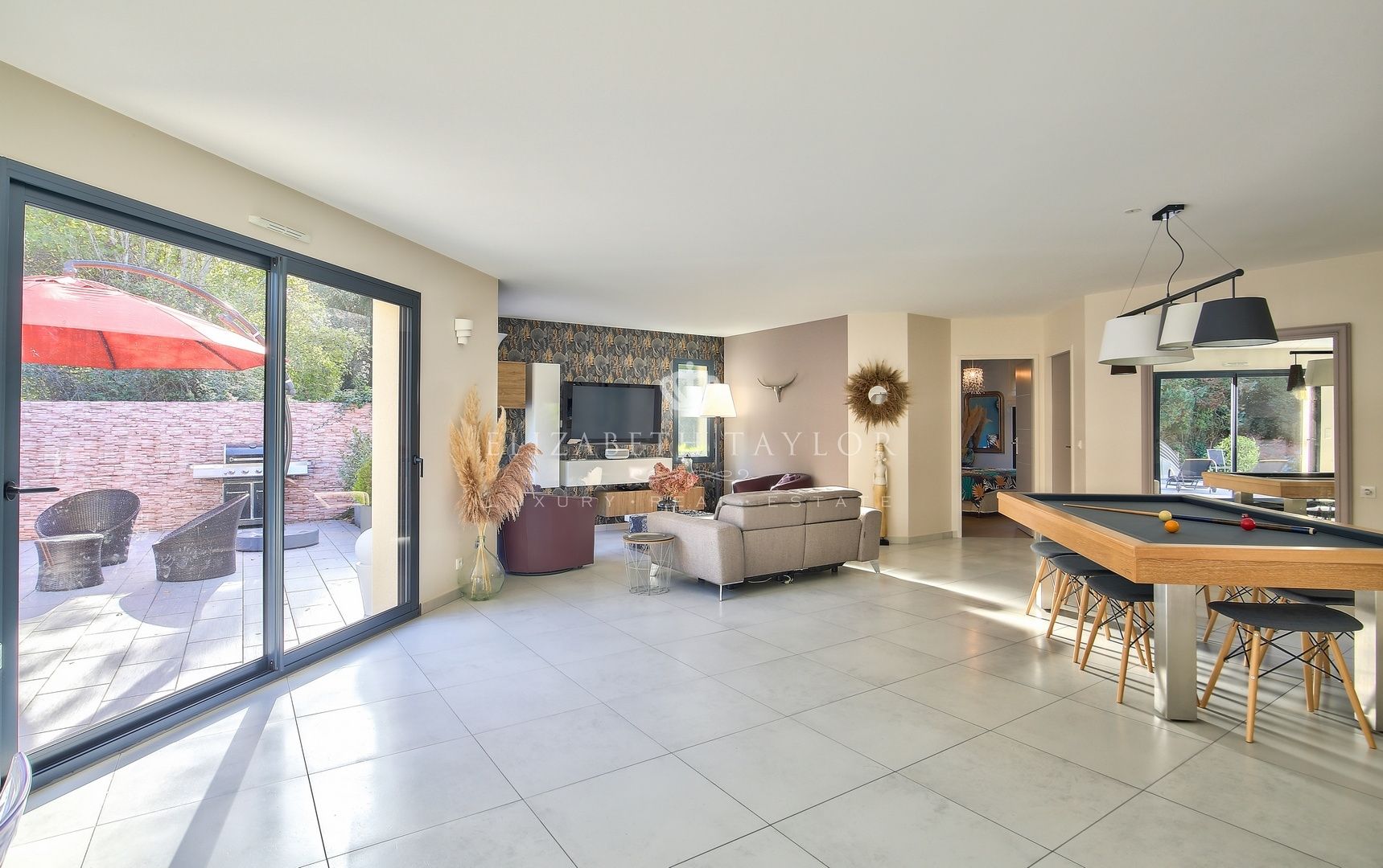 villa 10 rooms for sale on Orgeval (78630)