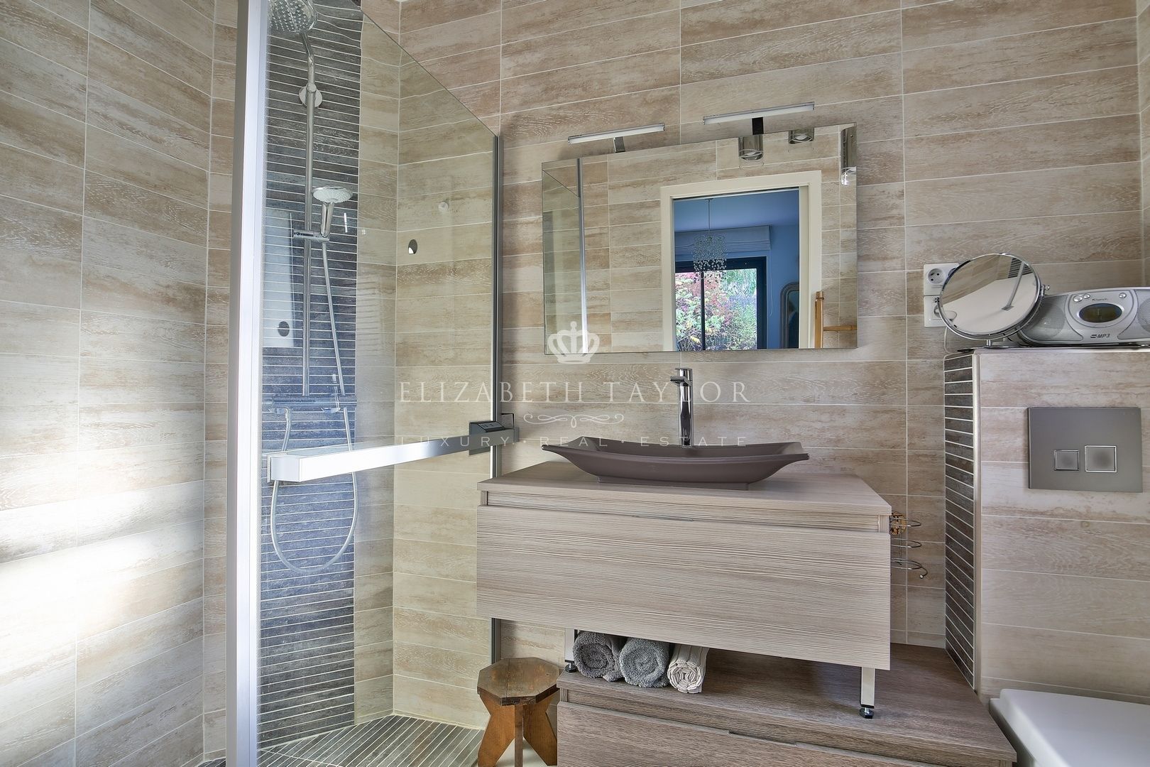 villa 10 rooms for sale on Orgeval (78630)