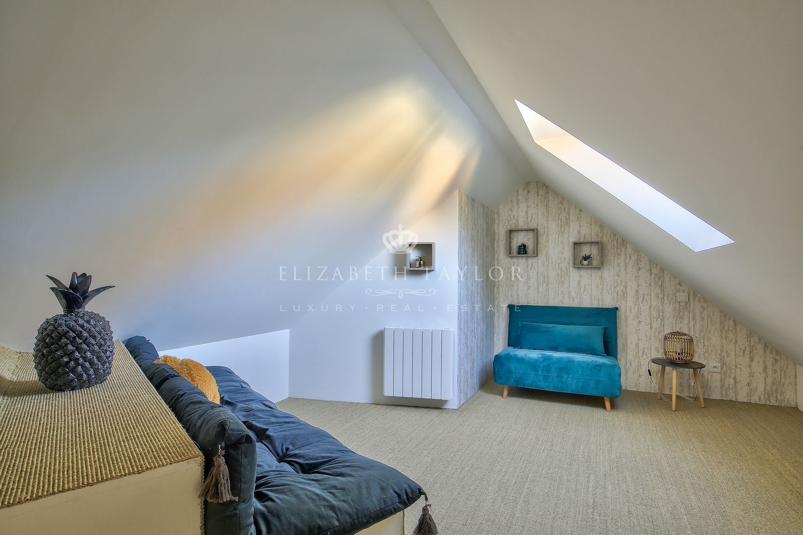 villa 10 rooms for sale on Orgeval (78630)