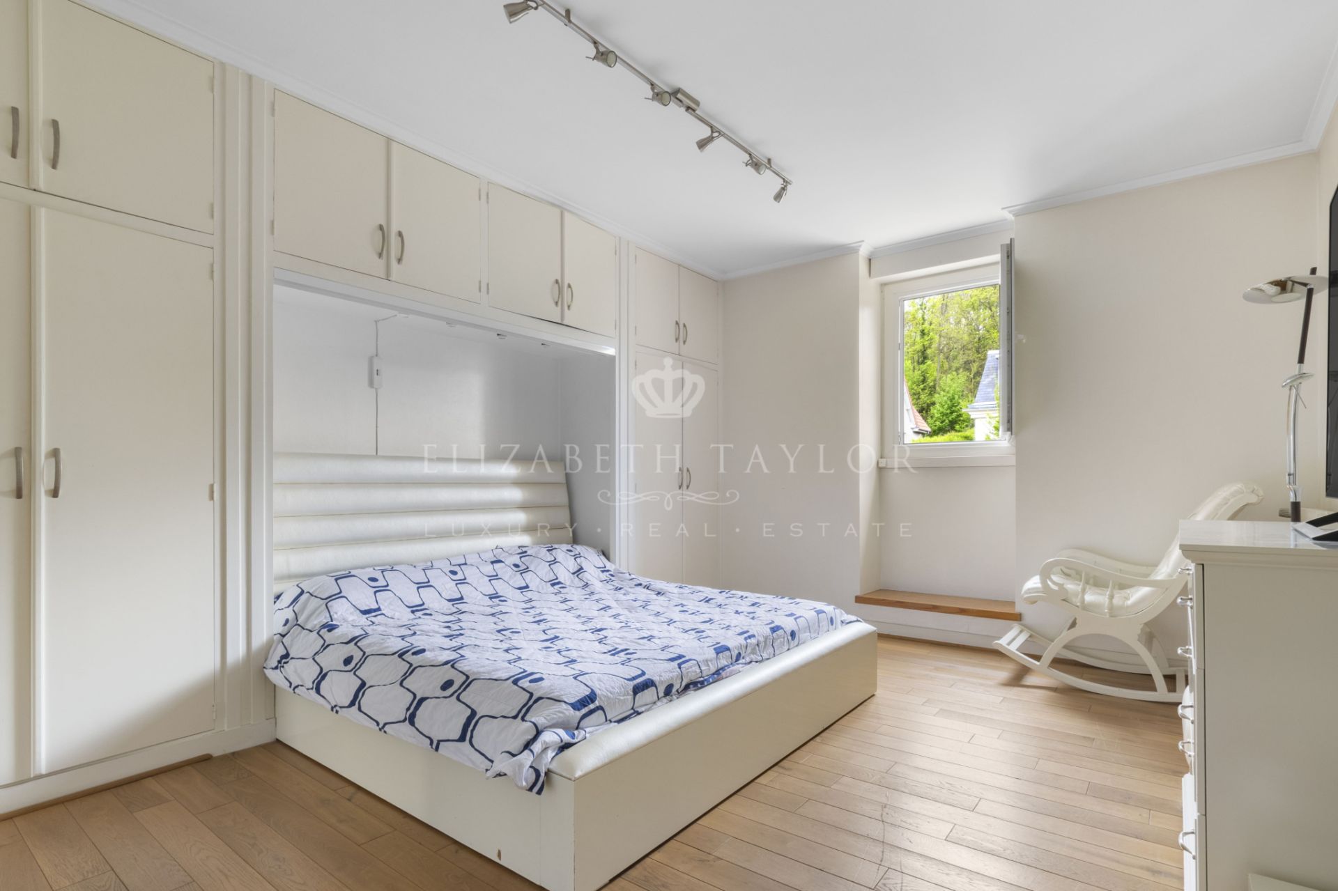 house 10 rooms for rent on Rueil-Malmaison (92500)