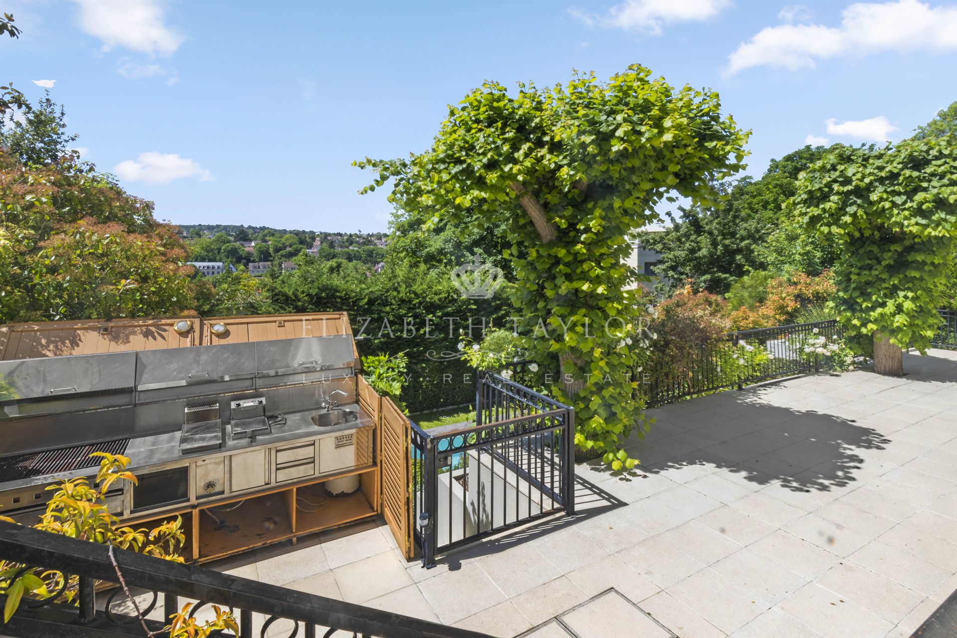 property 12 rooms for sale on Saint-Germain-en-Laye (78100)