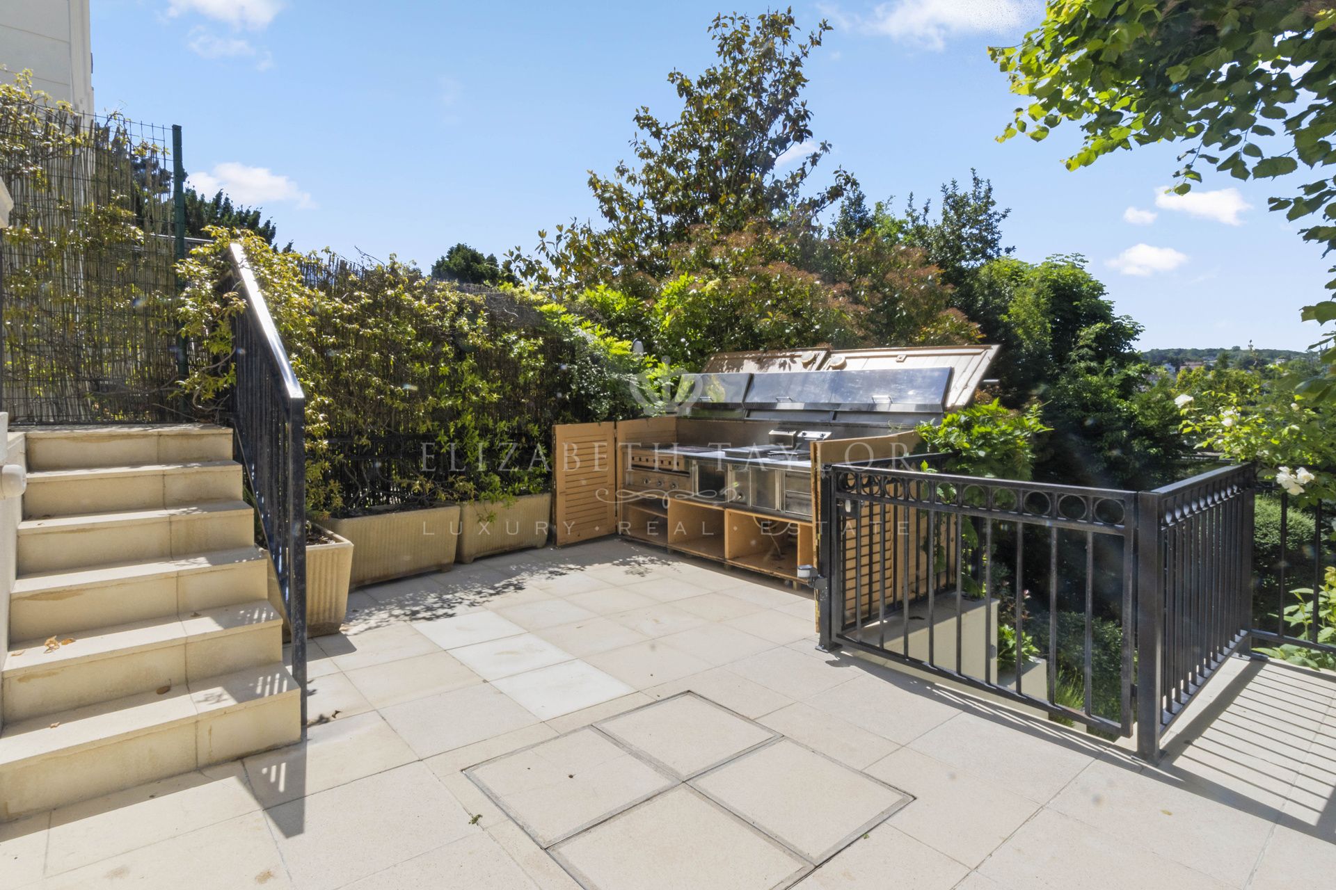 property 12 rooms for sale on Saint-Germain-en-Laye (78100)