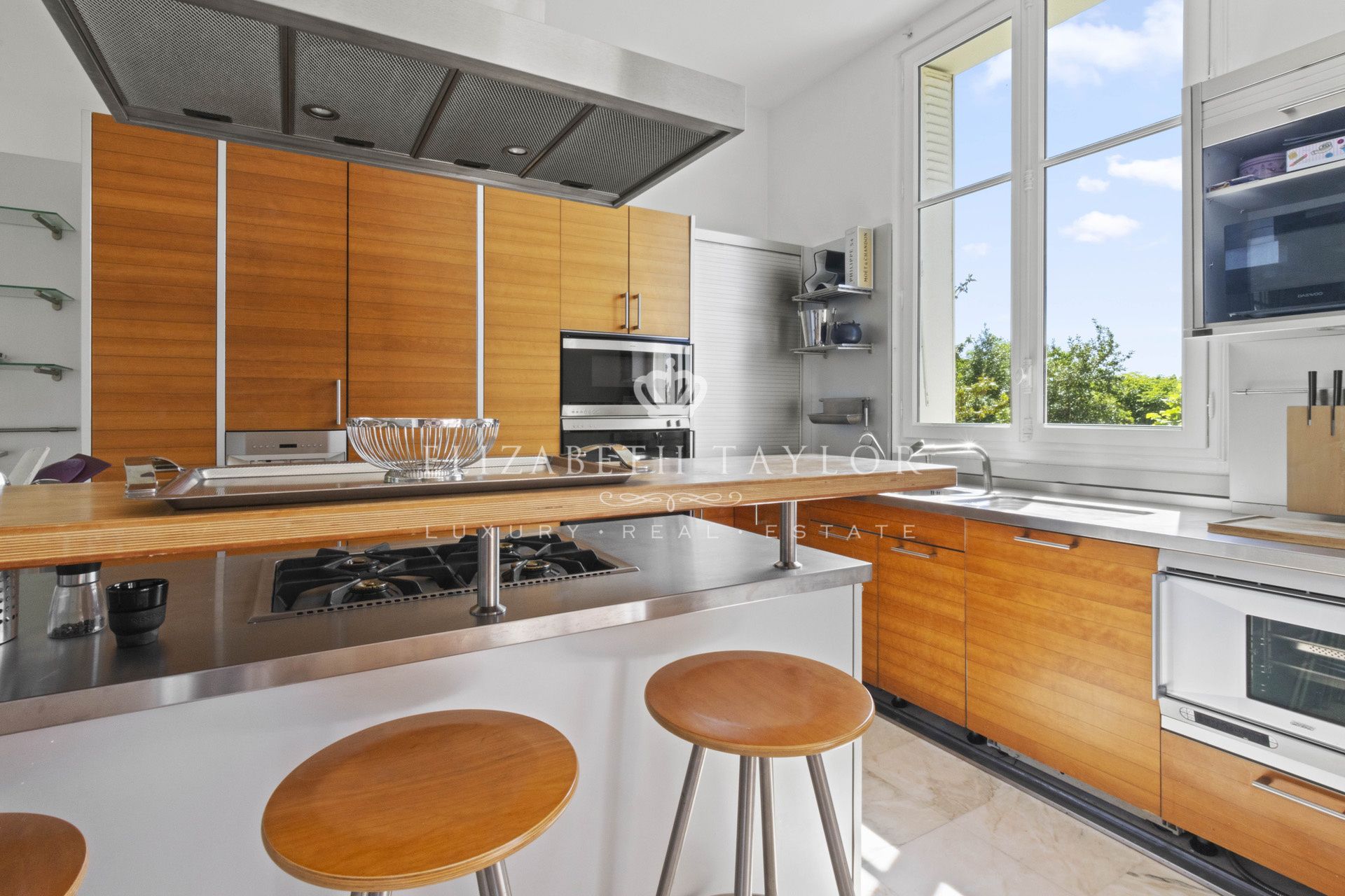 property 12 rooms for sale on Saint-Germain-en-Laye (78100)
