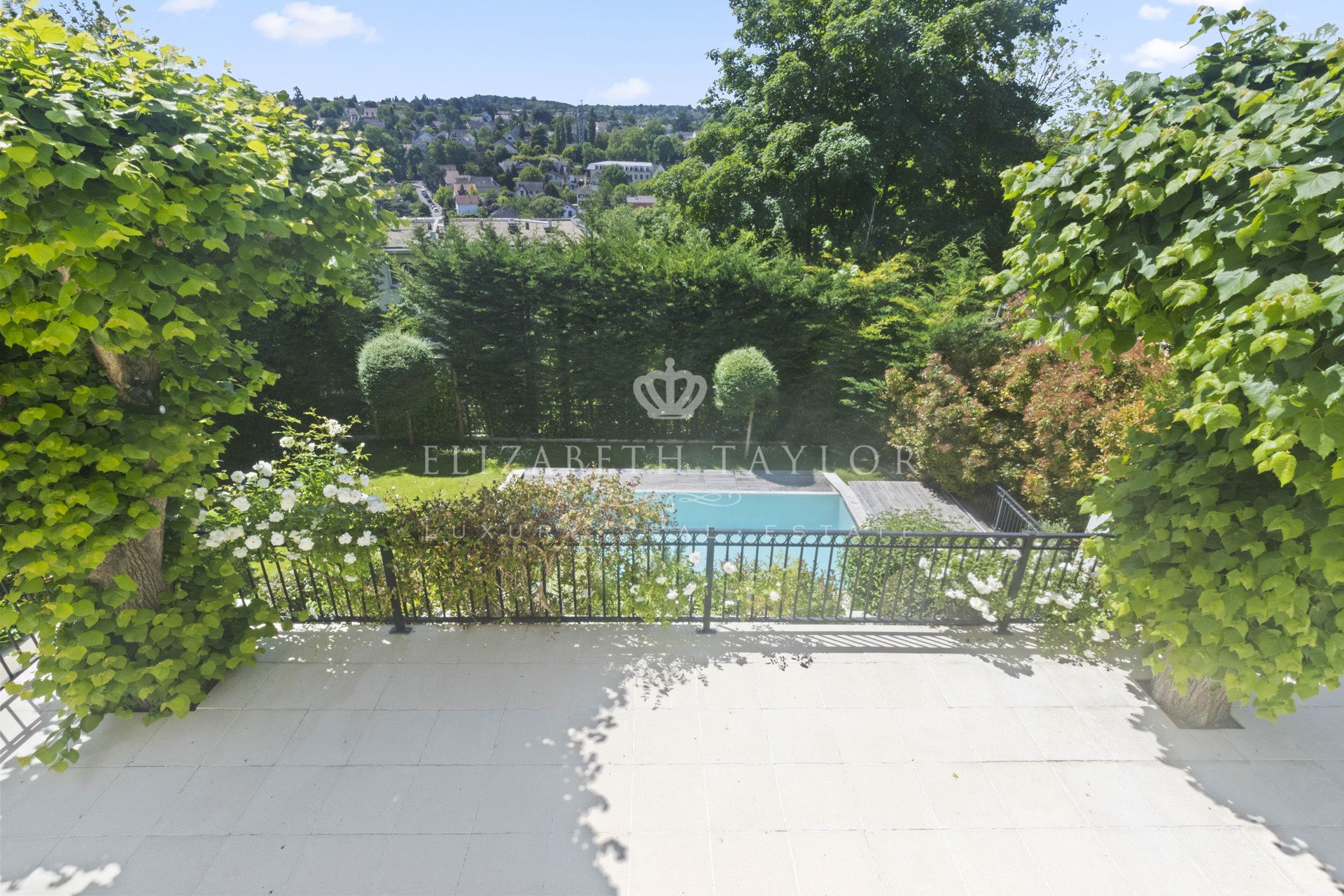 property 12 rooms for sale on Saint-Germain-en-Laye (78100)