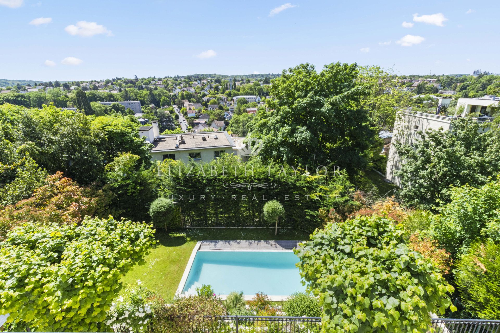 property 12 rooms for sale on Saint-Germain-en-Laye (78100)