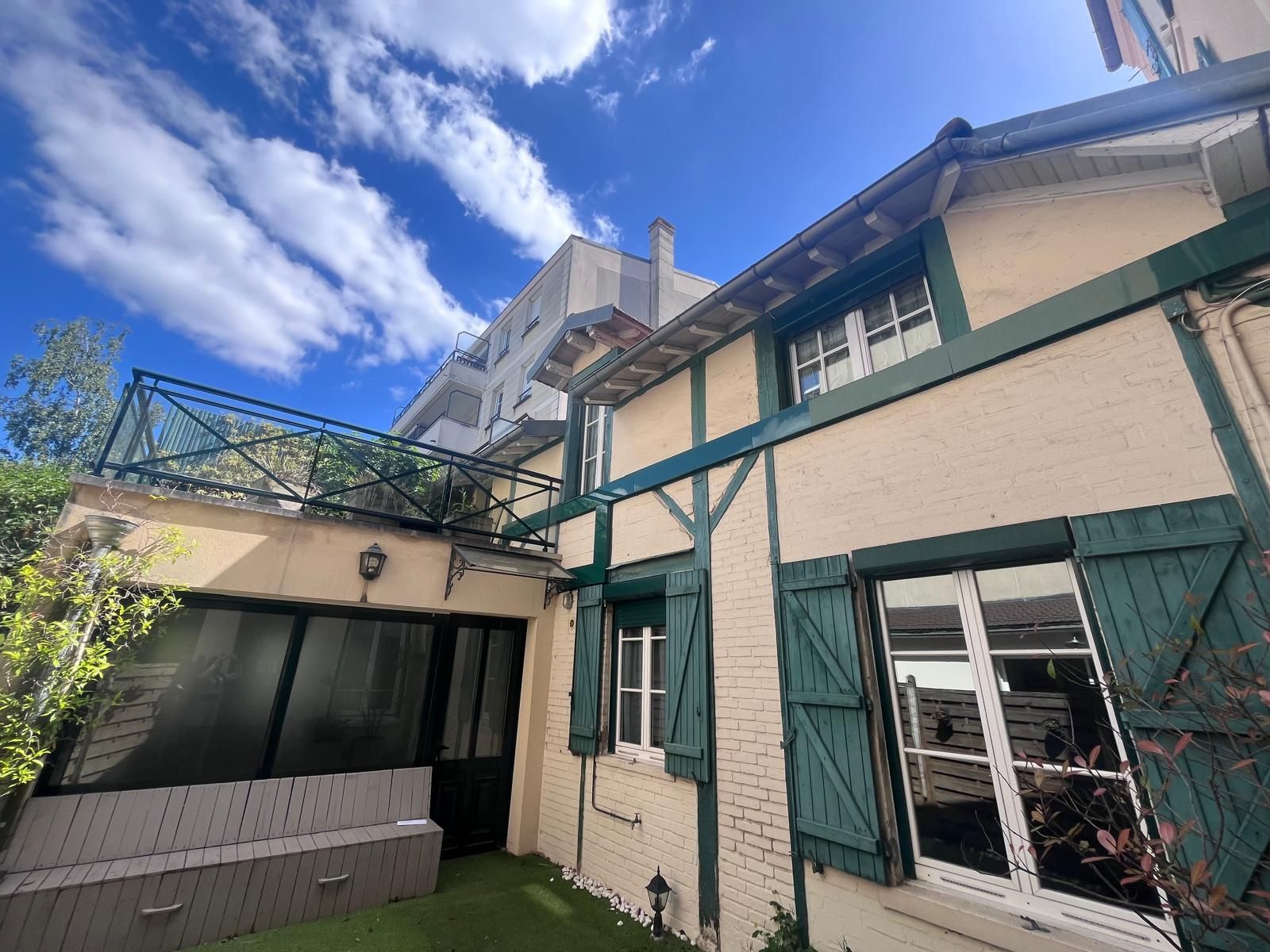 house 4 rooms for sale on Le Vésinet (78110)