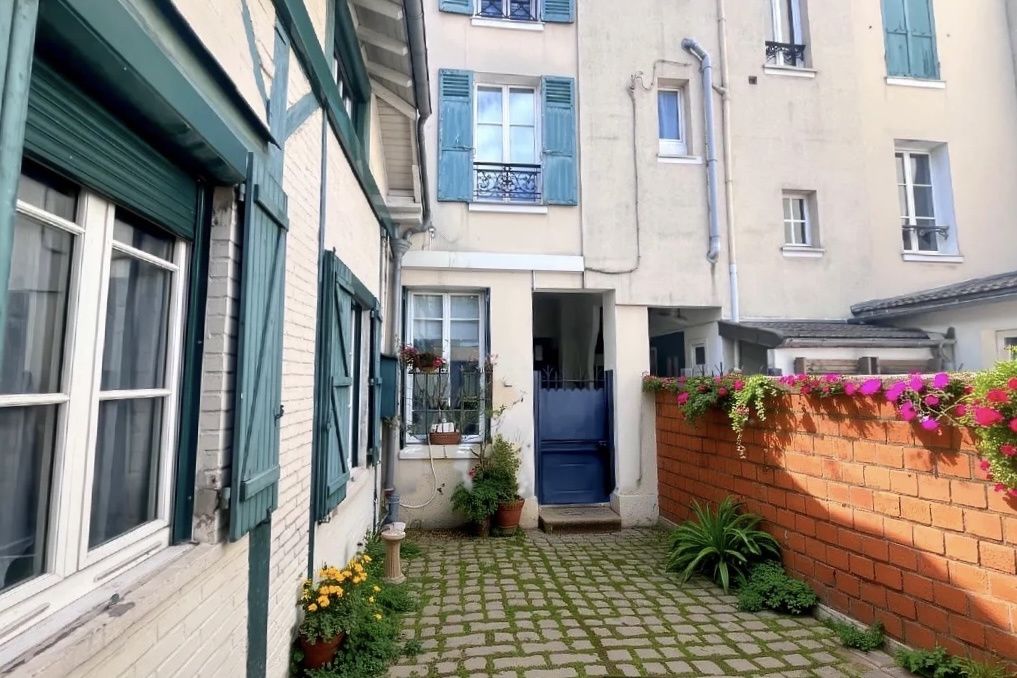 house 4 rooms for sale on Le Vésinet (78110)
