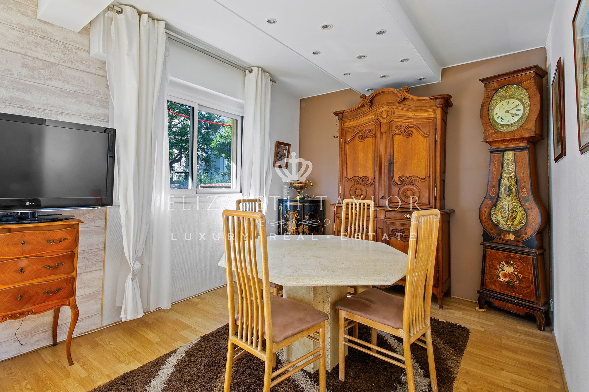 apartment 5 rooms for sale on Le Vésinet (78110)