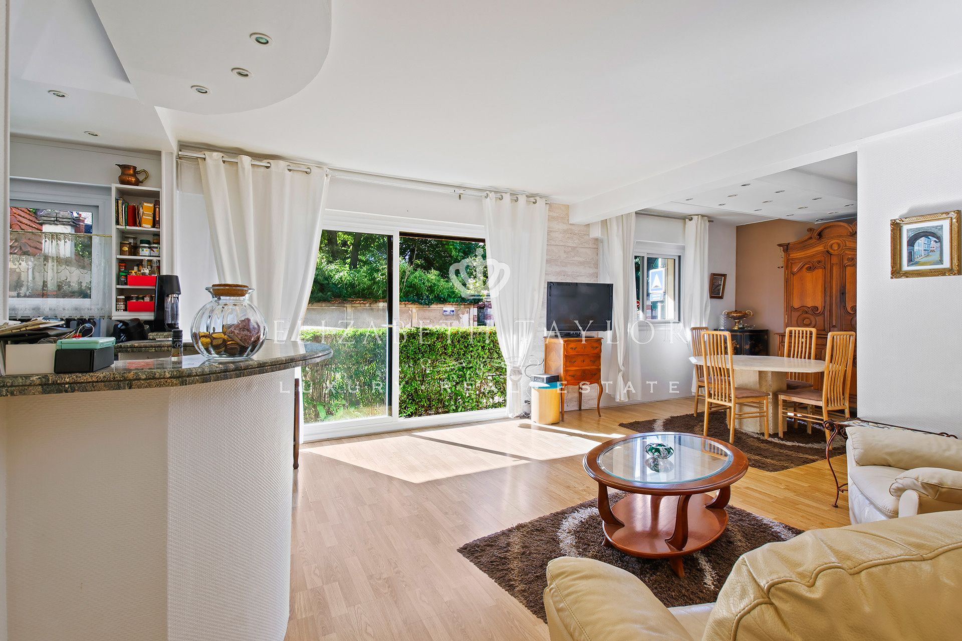 apartment 5 rooms for sale on Le Vésinet (78110)