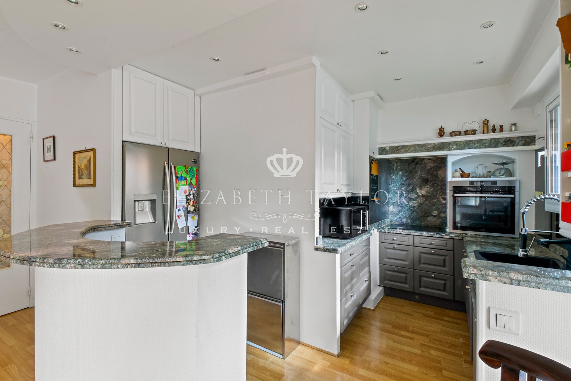 apartment 5 rooms for sale on Le Vésinet (78110)