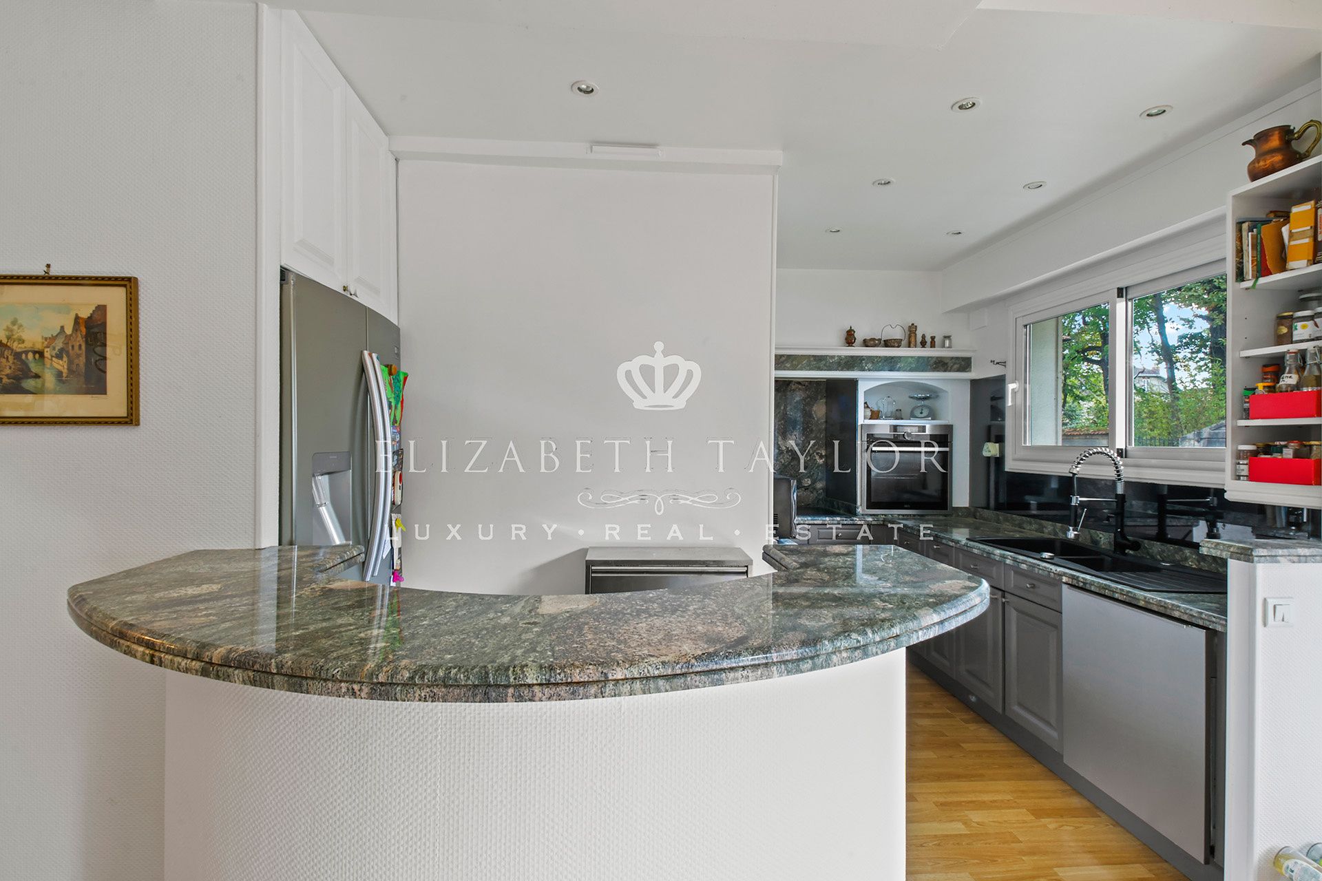 apartment 5 rooms for sale on Le Vésinet (78110)