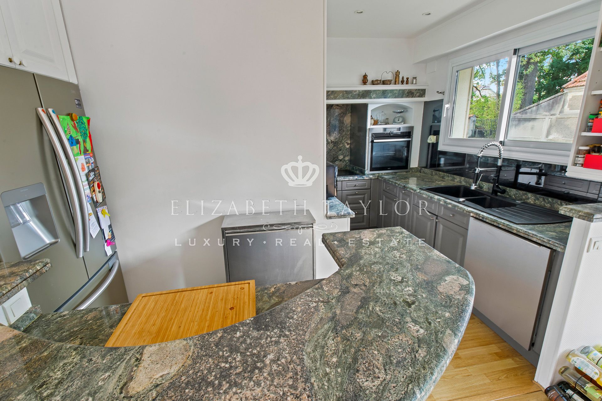 apartment 5 rooms for sale on Le Vésinet (78110)
