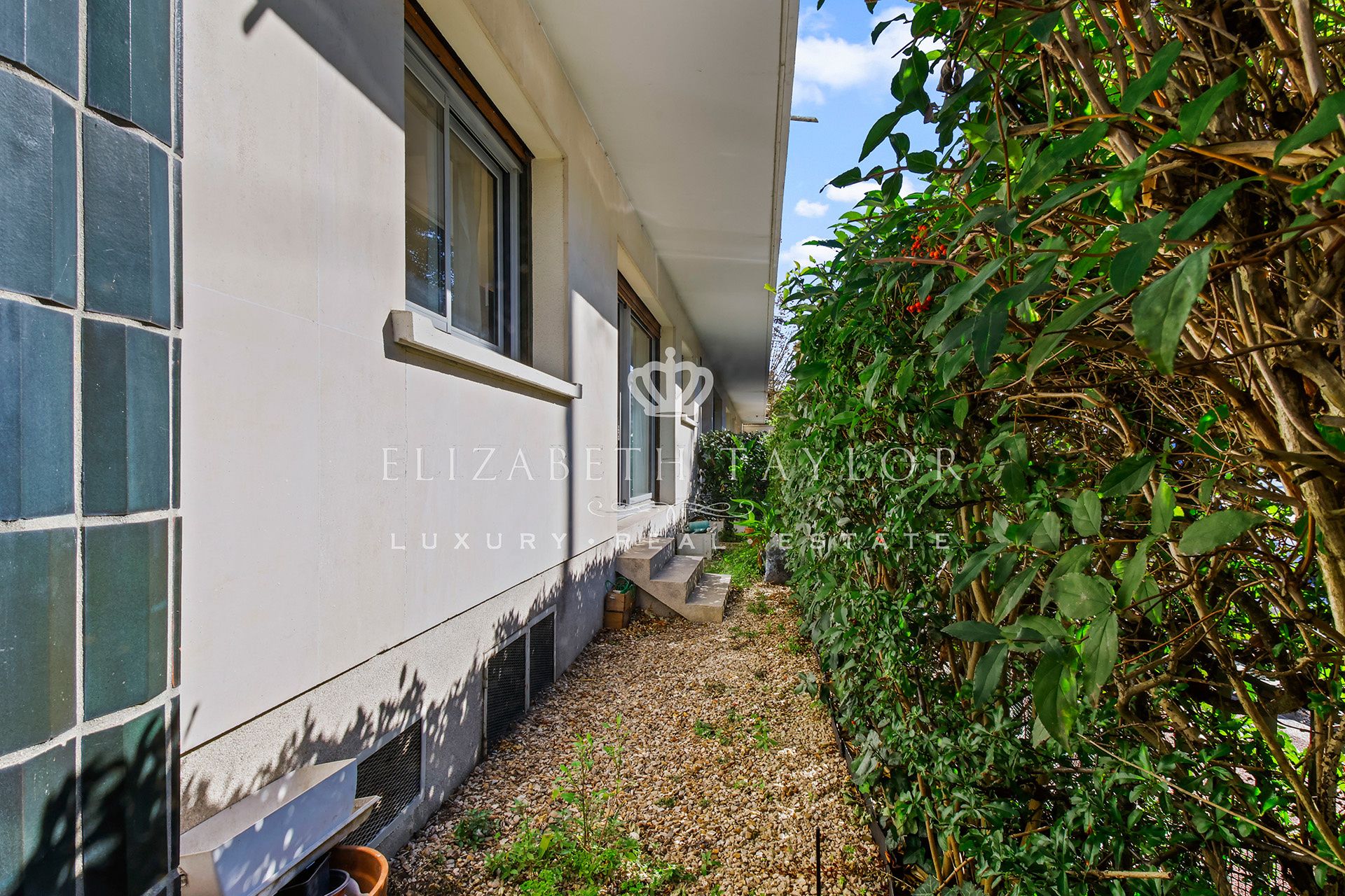 apartment 5 rooms for sale on Le Vésinet (78110)