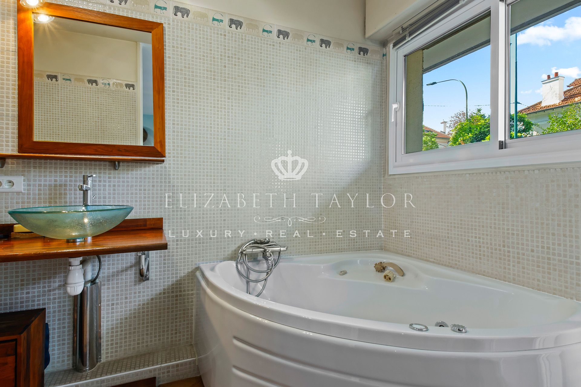 apartment 5 rooms for sale on Le Vésinet (78110)