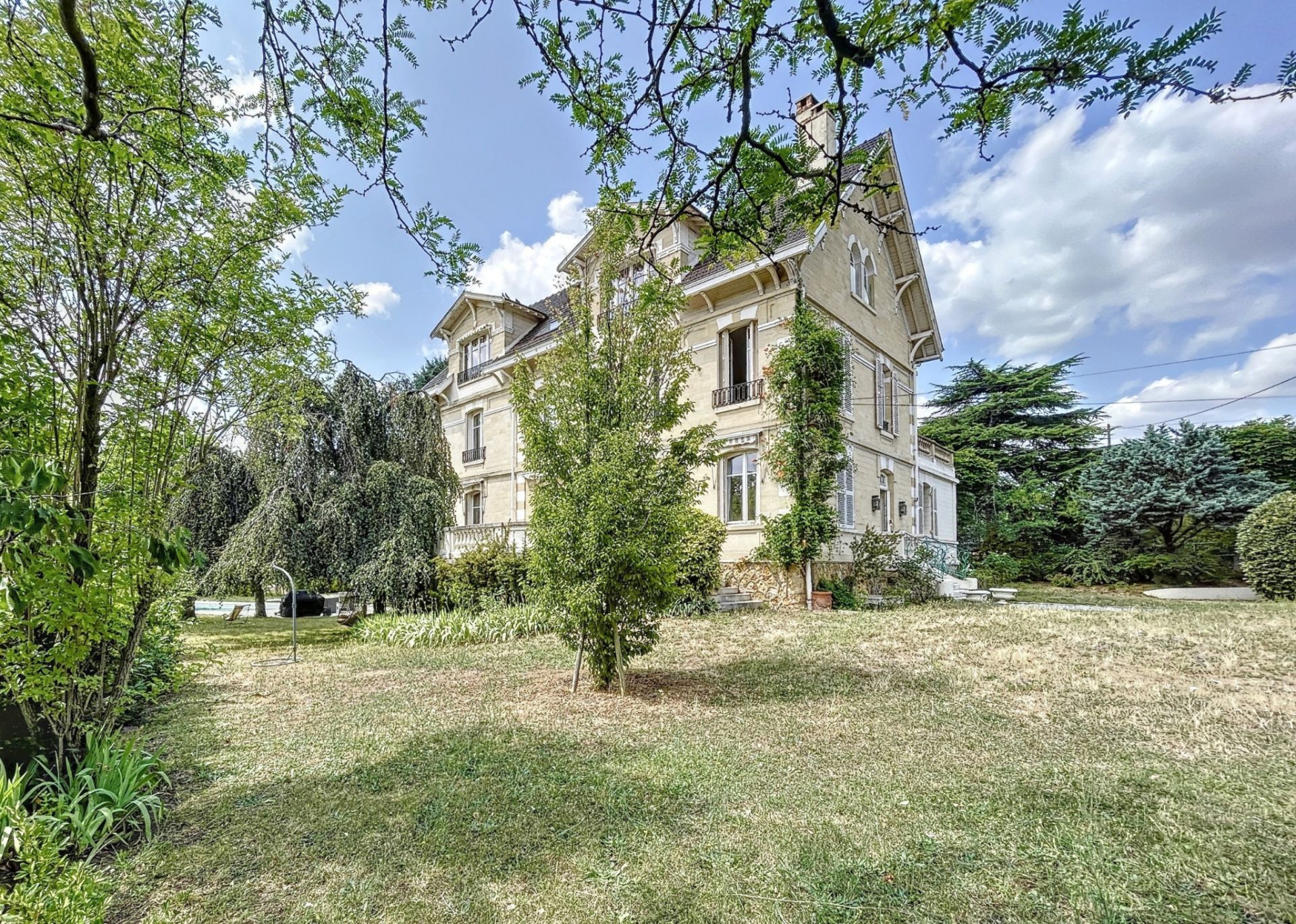 house 11 rooms for sale on Le Vésinet (78110)