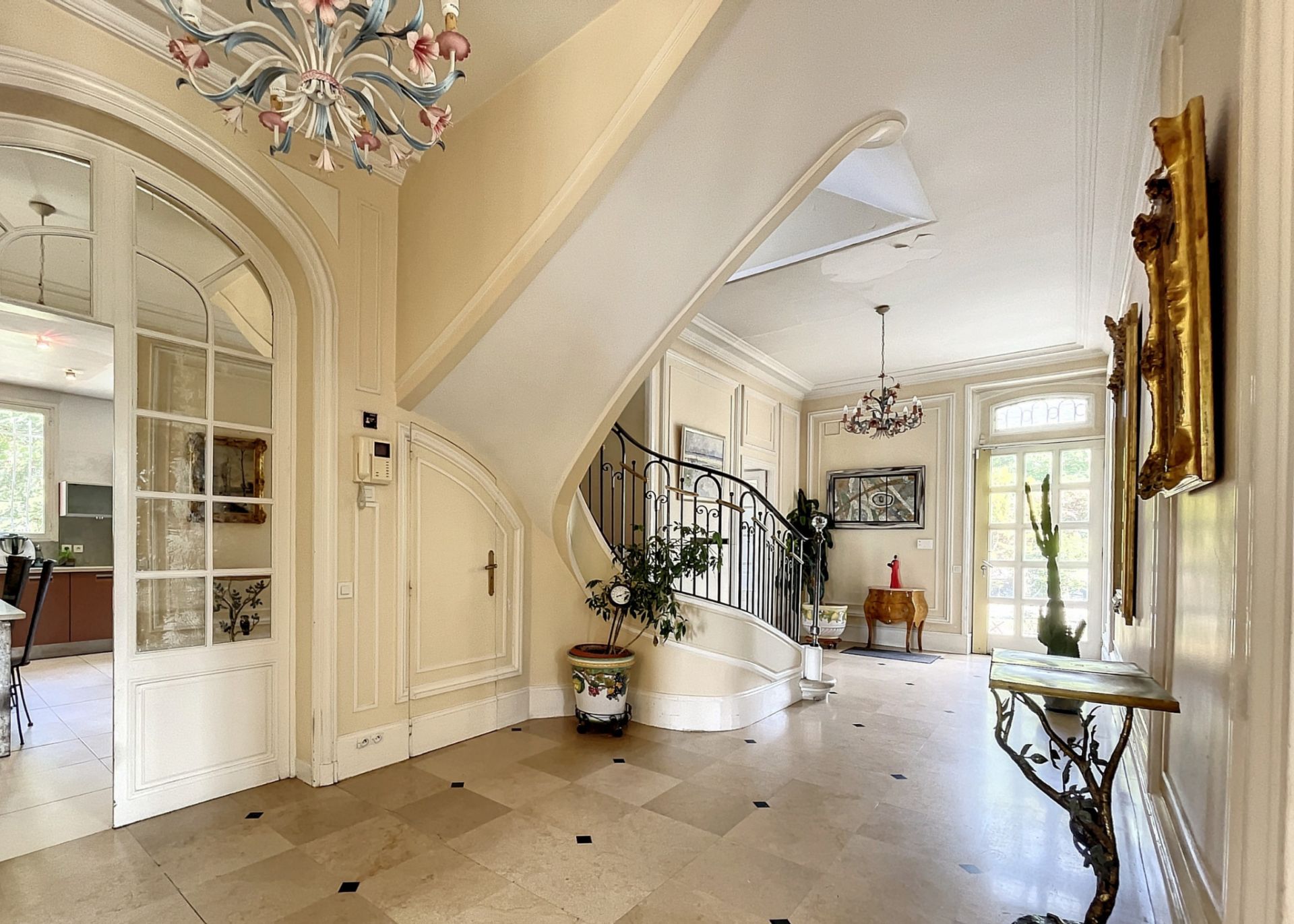 house 11 rooms for sale on Le Vésinet (78110)