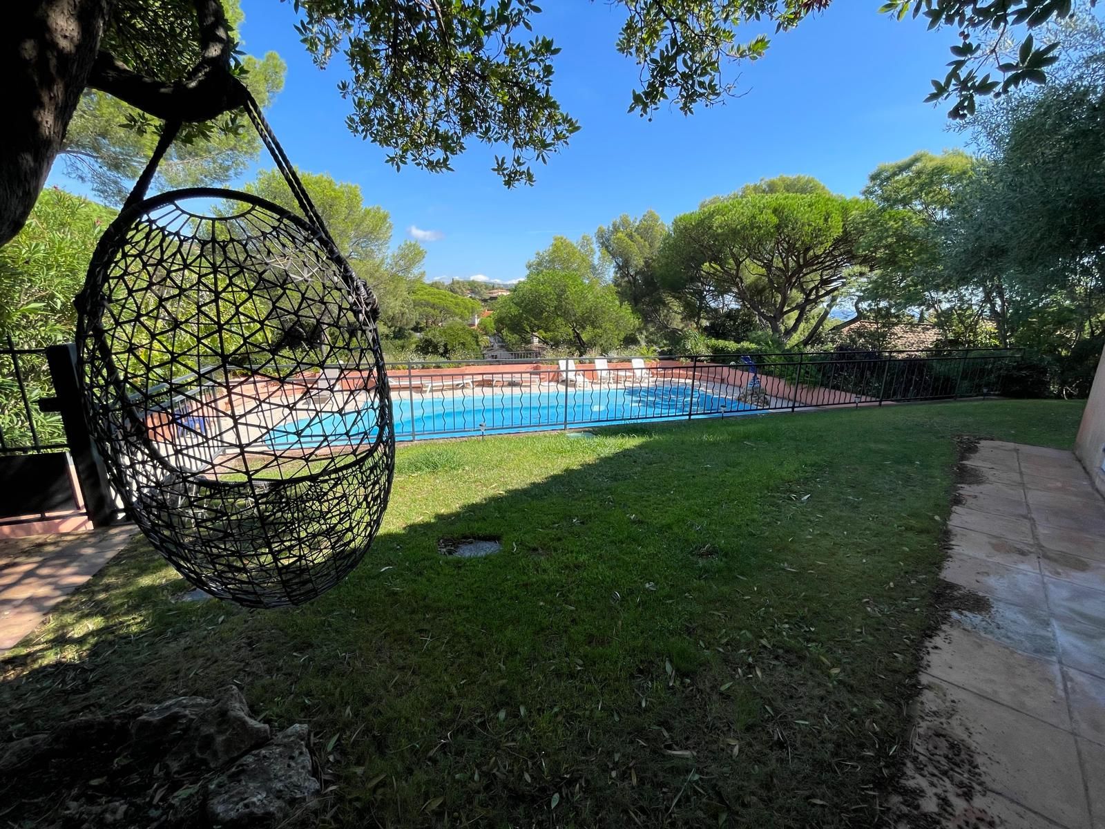 property 10 rooms for sale on Sainte-Maxime (83120)