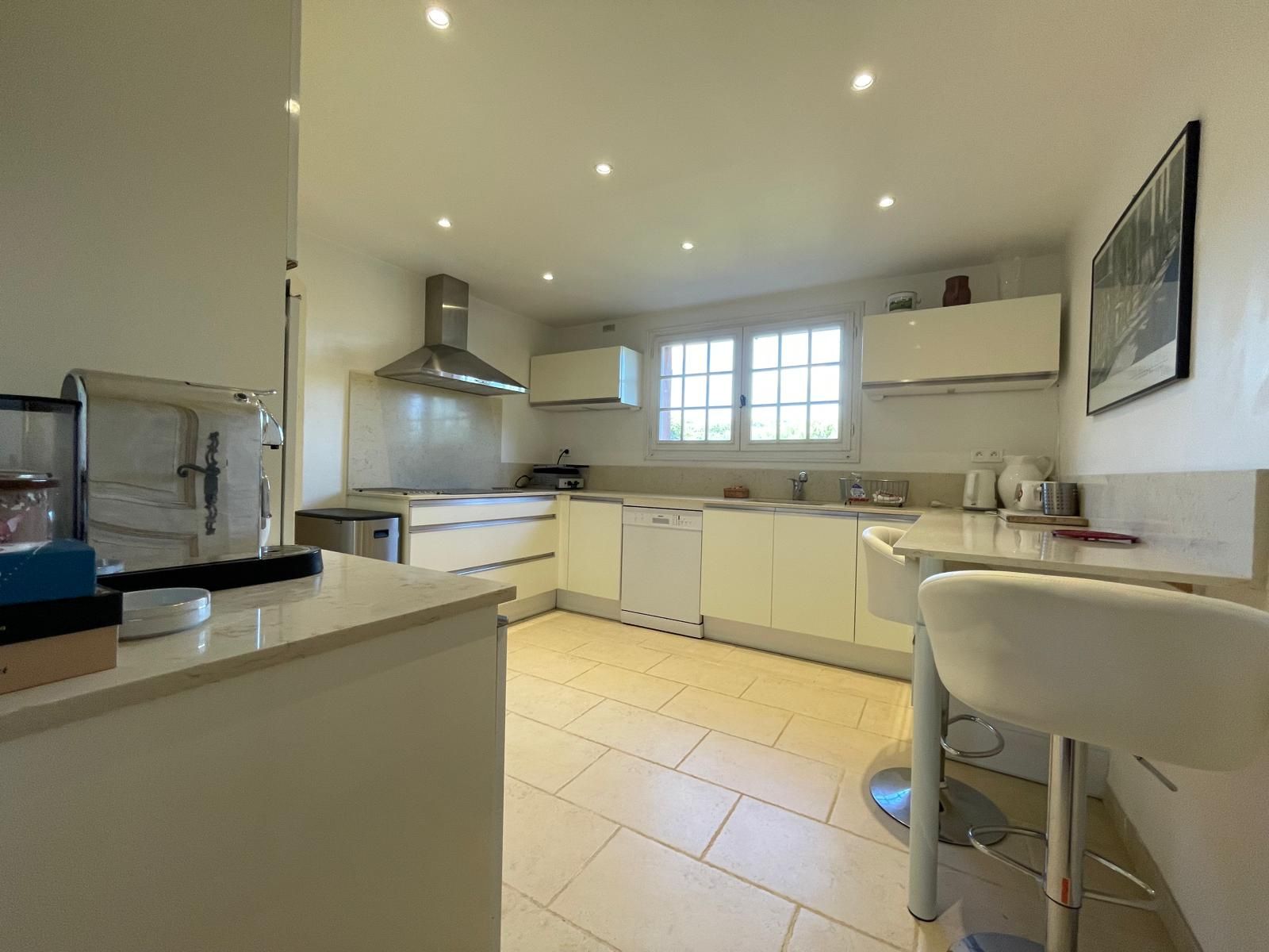 property 10 rooms for sale on Sainte-Maxime (83120)