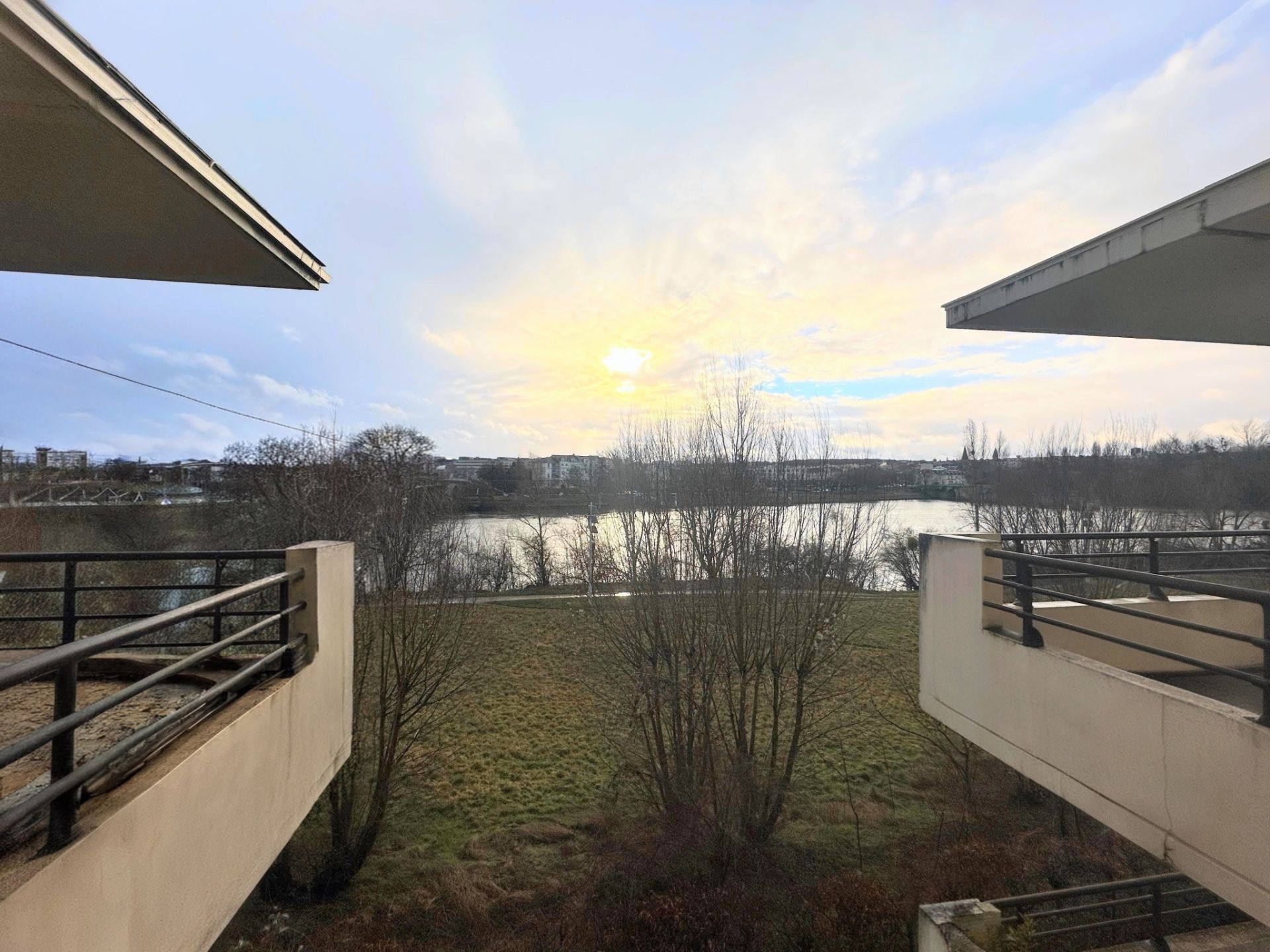 apartment 3 rooms for sale on Carrières-sous-Poissy (78955)