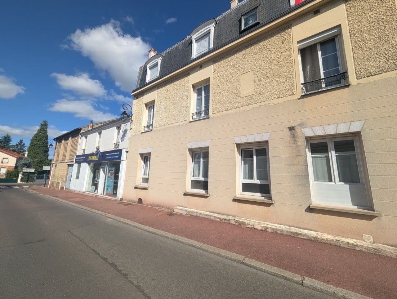 apartment 1 room for sale on Le Vésinet (78110)