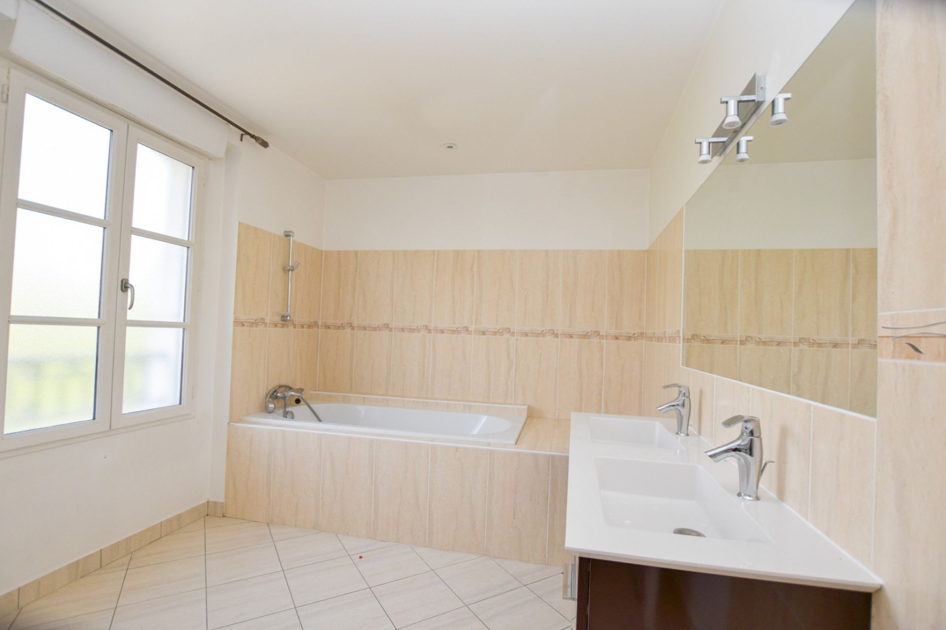 propriété 9 pièces en location sur Orgeval (78630)