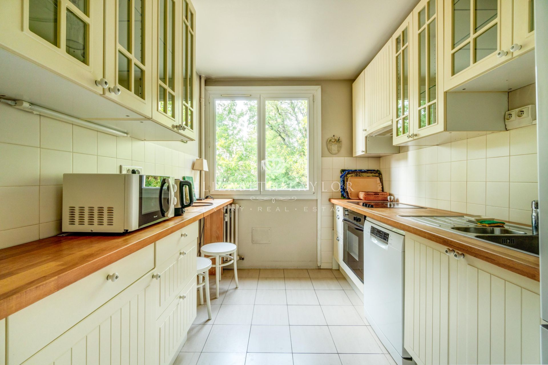 apartment 4 rooms for sale on Le Vésinet (78110)