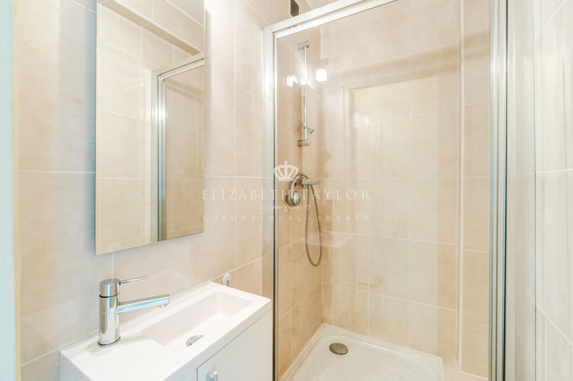 apartment 4 rooms for sale on Le Vésinet (78110)