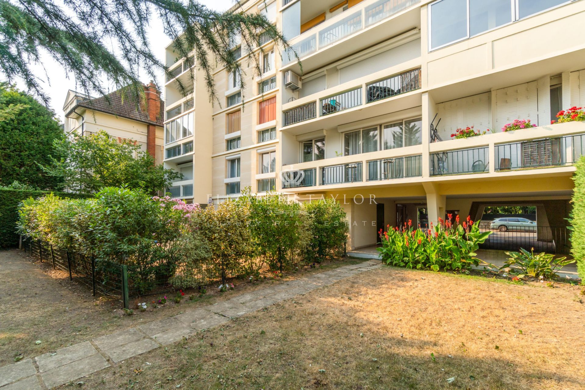 apartment 4 rooms for sale on Le Vésinet (78110)