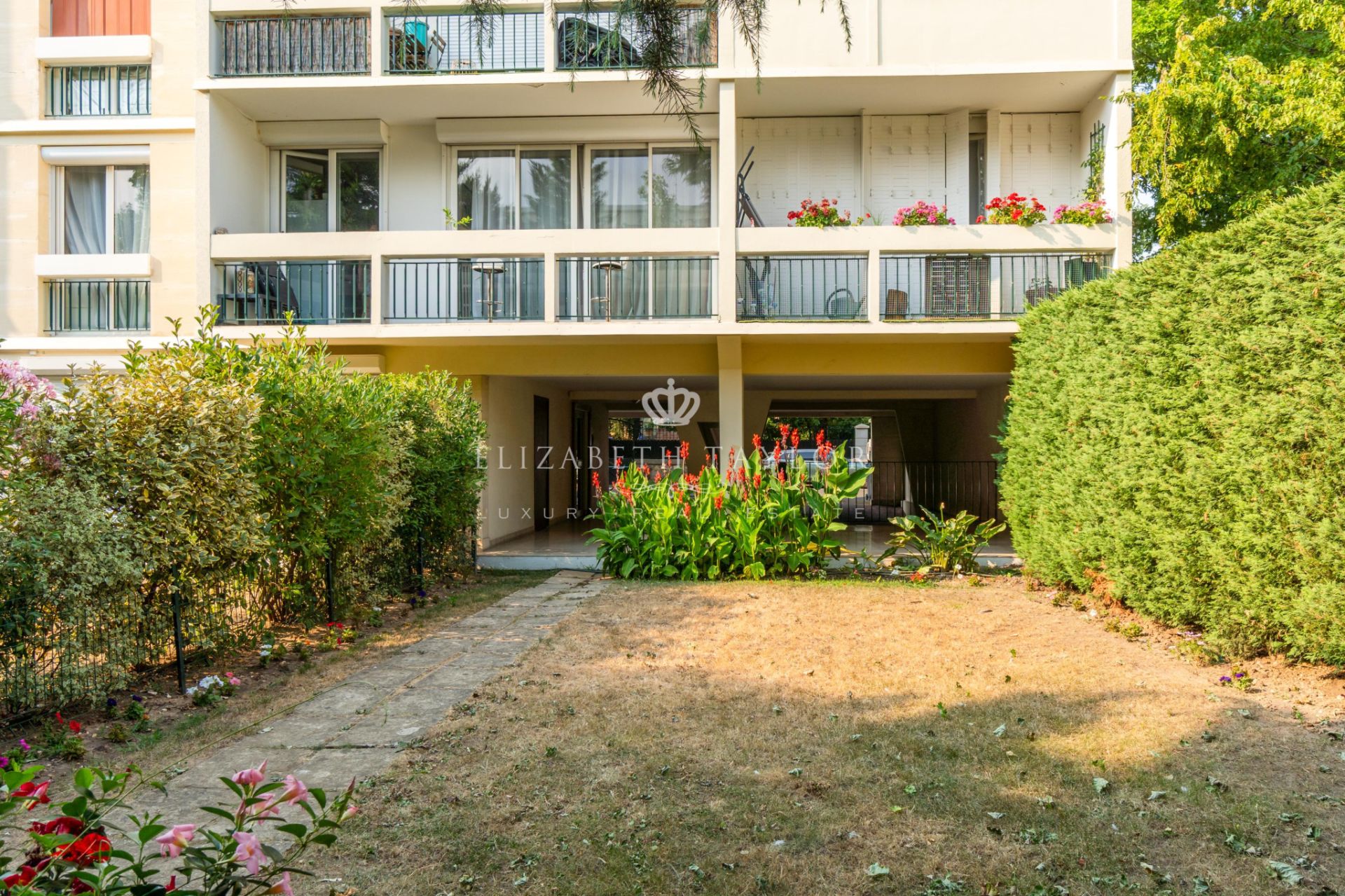 apartment 4 rooms for sale on Le Vésinet (78110)