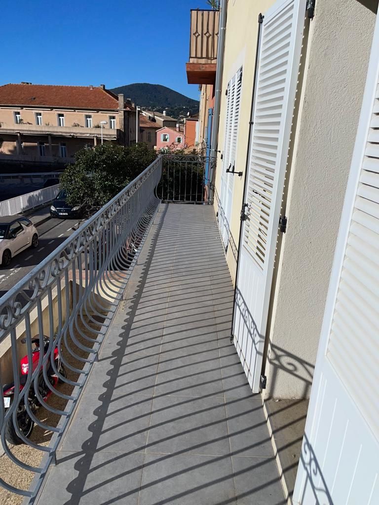 building for sale on STE MAXIME (83120)