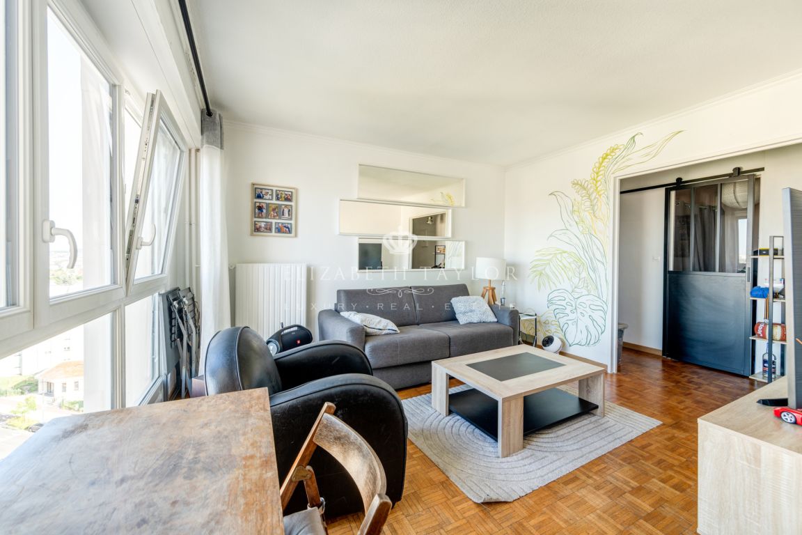 apartment 2 rooms for sale on Chatou (78400) - See details