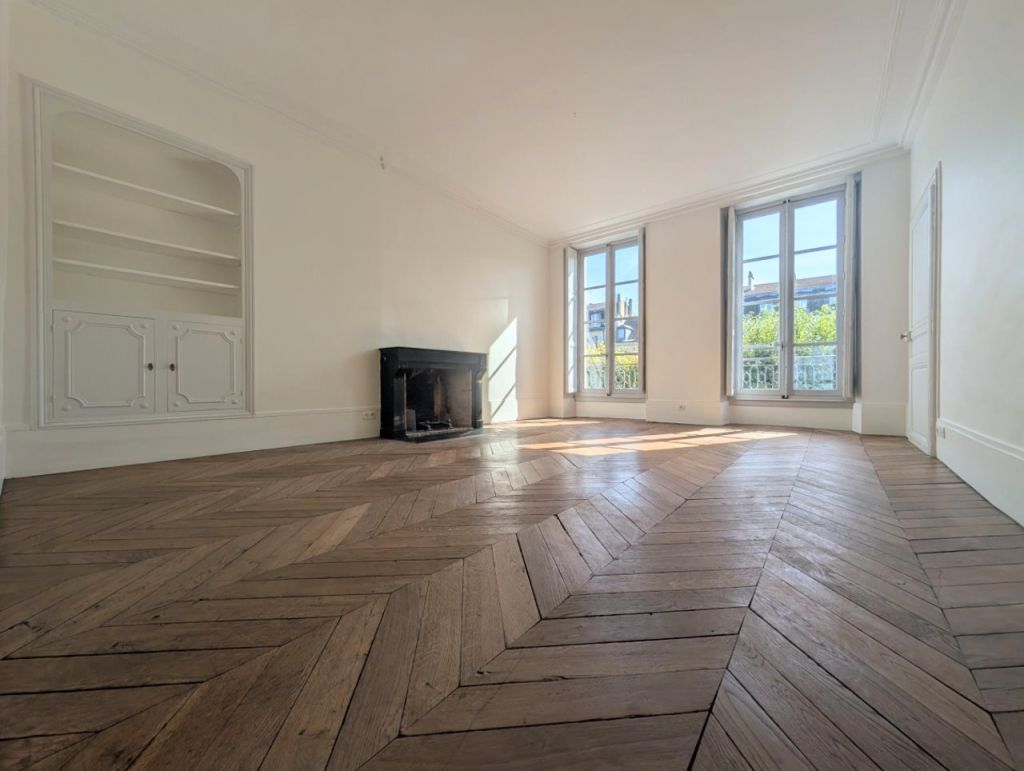 apartment 6 rooms for rent on Versailles (78000) - See details